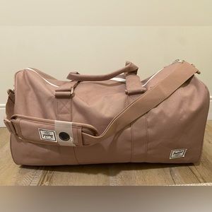 Herschel Supply Company Ravine Duffle Bag in Ash Rose